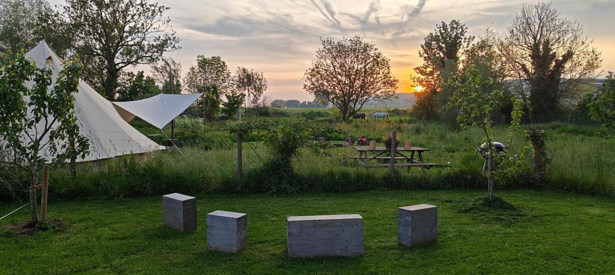 Au Pied Du Trieu, The Glamping Experience 호텔 Labroye 외부 사진