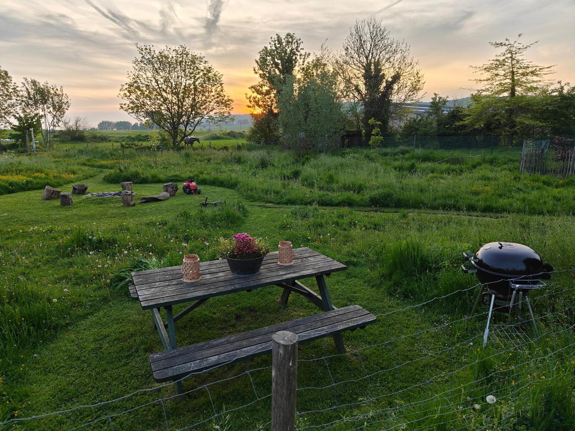 Au Pied Du Trieu, The Glamping Experience 호텔 Labroye 외부 사진
